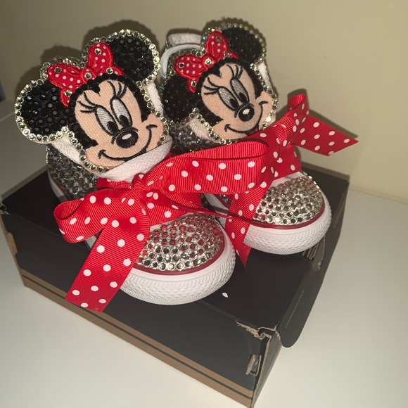 Children’s Minnie Mouse shoe size 7 - Picture 2 of 3